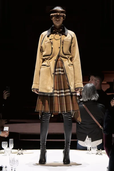 Look 3